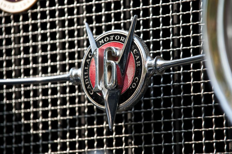  Cadillac Sixteen Roadster by Fleetwood 1930 года  (фото 13 из 19)